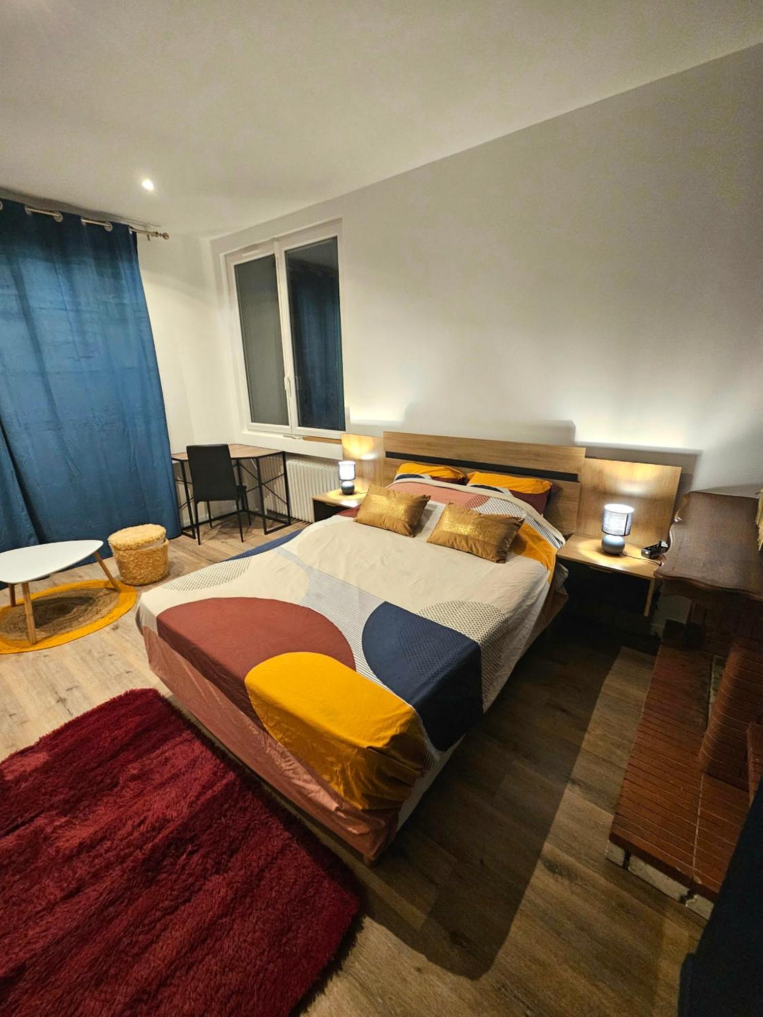 Maison Spacieuse Privatisee Ou A La Chambre - Places De Parking Saint-Michel  Eksteriør bilde